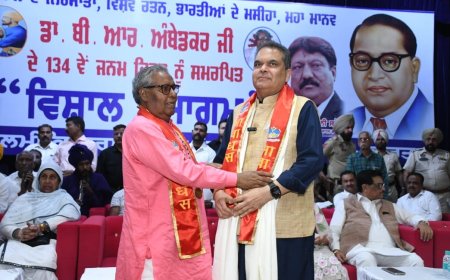 ਸੰਸਦ ਮੈਂਬਰ ਸੰਜੀਵ ਅਰੋੜਾ ਨੇ ਡਾ. ਅੰਬੇਡਕਰ ਨੂੰ ਸ਼ਰਧਾਂਜਲੀ ਭੇਟ ਕੀਤੀ; ਭਗਵਾਨ ਵਾਲਮੀਕਿ ਭਵਨ ਦੇ ਨਵੀਨੀਕਰਨ ਲਈ 10 ਲੱਖ ਰੁਪਏ ਦਾ ਐਲਾਨ