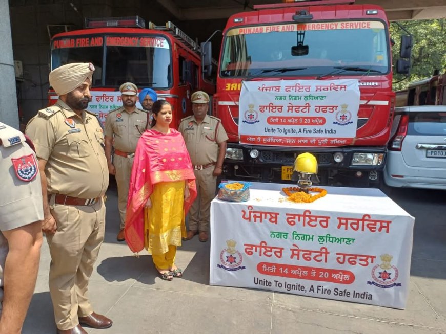 ਮੇਅਰ ਨੇ 'ਅੱਗ ਸੁਰੱਖਿਆ ਹਫ਼ਤੇ' ਦੀ ਕੀਤੀ ਸ਼ੁਰੂਆਤ; ਅੱਗ ਸੁਰੱਖਿਆ ਹਫ਼ਤੇ ਦੇ ਪਹਿਲੇ ਦਿਨ ਵਸਨੀਕਾਂ ਨੂੰ ਜਾਗਰੂਕ ਕਰਨ ਲਈ ਜਾਗਰੂਕਤਾ ਰੈਲੀ ਦਾ ਕੀਤਾ ਗਿਆ ਆਯੋਜਨ