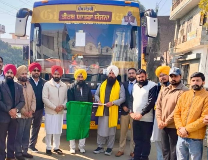 ਵਿਧਾਇਕ ਕੁਲਵੰਤ ਸਿੱਧੂ ਨੇ ਮੁੱਖ ਮੰਤਰੀ ਤੀਰਥ ਯਾਤਰਾ ਯੋਜਨਾ ਤਹਿਤ ਸ਼੍ਰੀ ਹਰਿਮੰਦਰ ਸਾਹਿਬ ਅਤੇ ਸ਼੍ਰੀ ਦੁਰਗਿਆਣਾ ਮੰਦਿਰ  ਜਾਣ ਵਾਲੀ ਬੱਸ ਨੂੰ ਦਿੱਤੀ ਹਰੀ ਝੰਡੀ